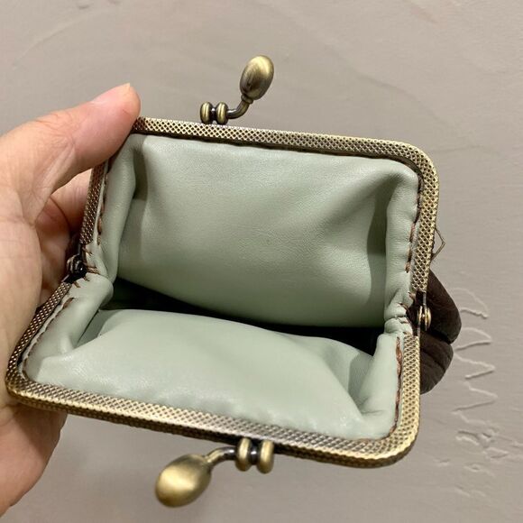 Vintage Handsewn Genuine Embossed Leather Kisslock Clutch/Wallet/Wristlet - Picture 13 of 13